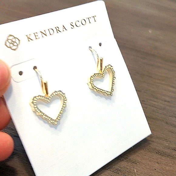 NEW Kendra Scott Sophee Heart Drop Earrings in Gold - Picture 4 of 7